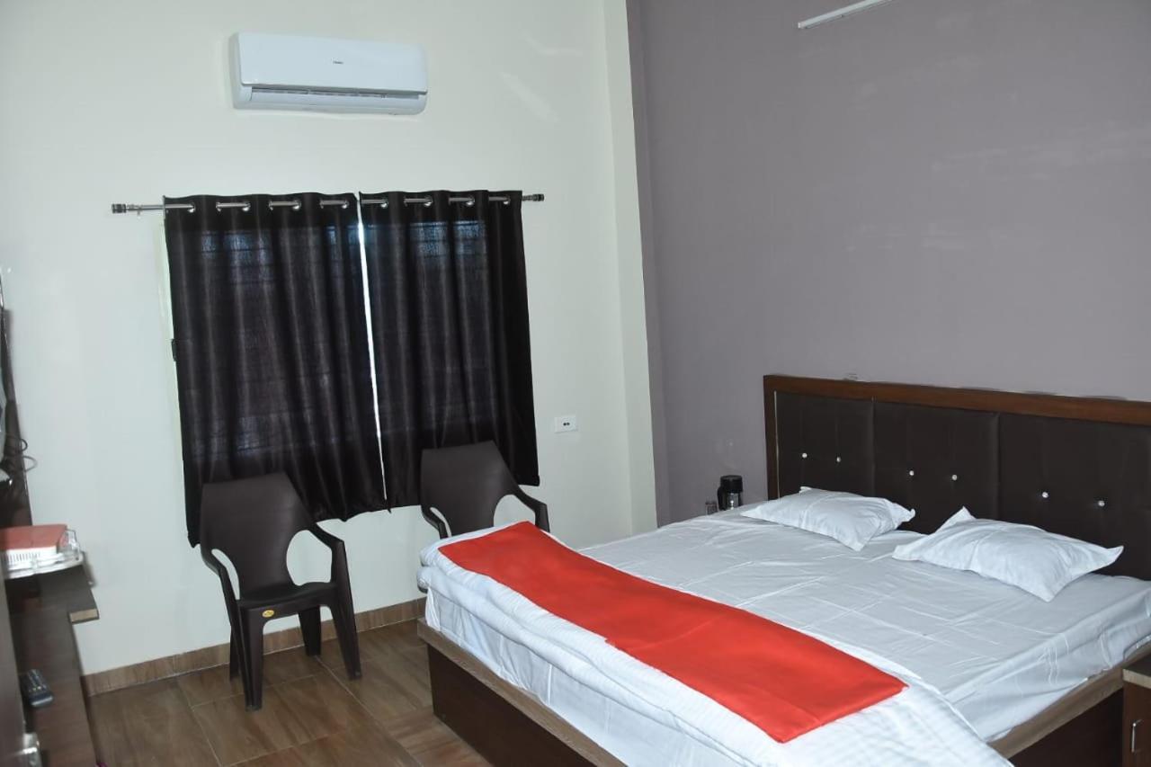 Hotel Shivanjali Palace Ujjain Esterno foto